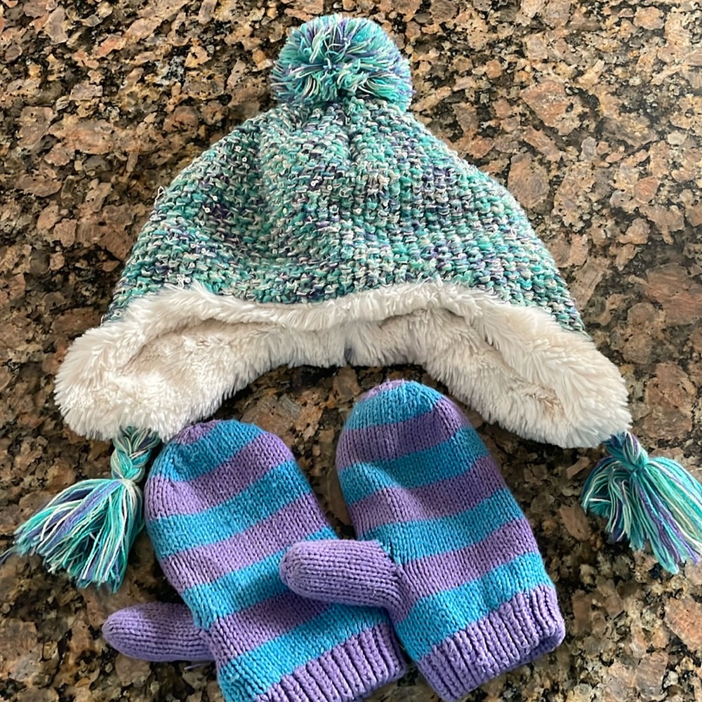Kids small/medium hat and gloves